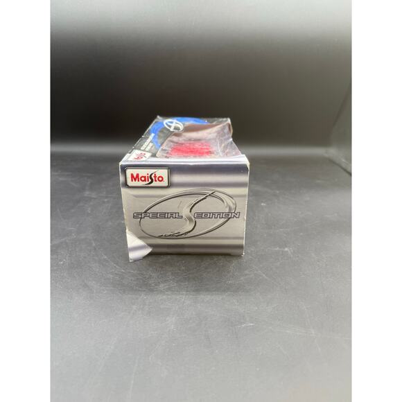 Maisto Ford Mustang GT 2006 Red 1:24 Diecast Model Car – (Model 31997) - Picture 6 of 8